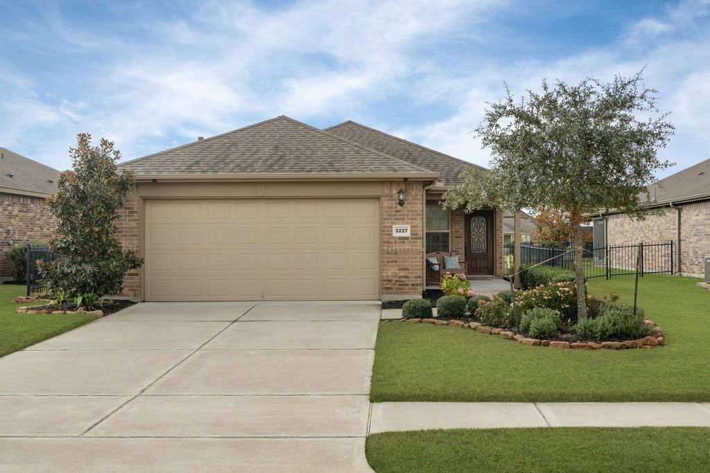 Photo of 3227 Golden Eagle Way, Richmond, TX 77469 (MLS # 75513418)