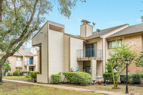 Photo of 7128 N Holiday Drive, Galveston, TX 77550 (MLS # 64709998)