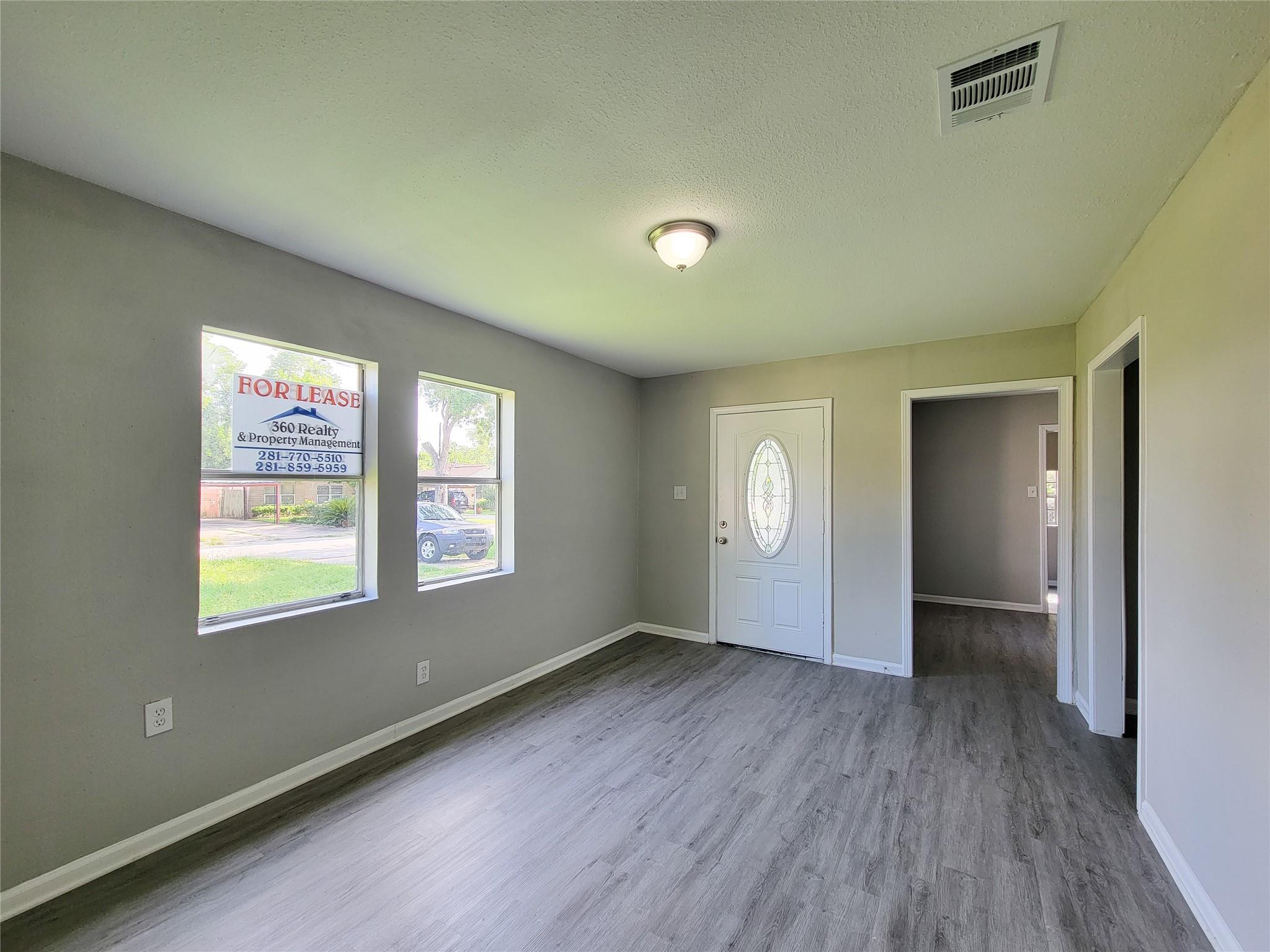 4909 Holloway Drive
