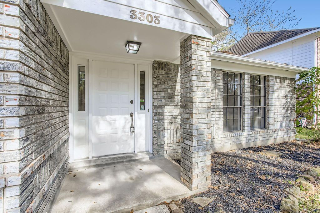 Photo of 3303 Creek Shadows Drive, Houston, TX 77339 (MLS # 98052125)