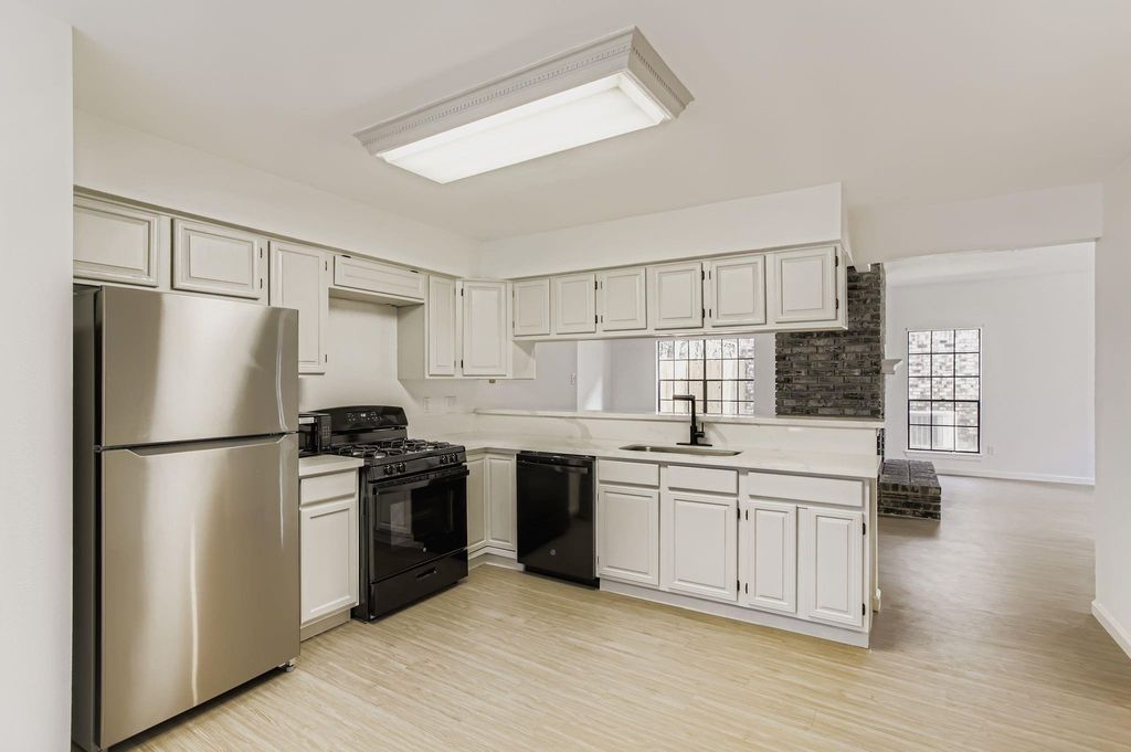 Photo of 3303 Creek Shadows Drive, Houston, TX 77339 (MLS # 98052125)