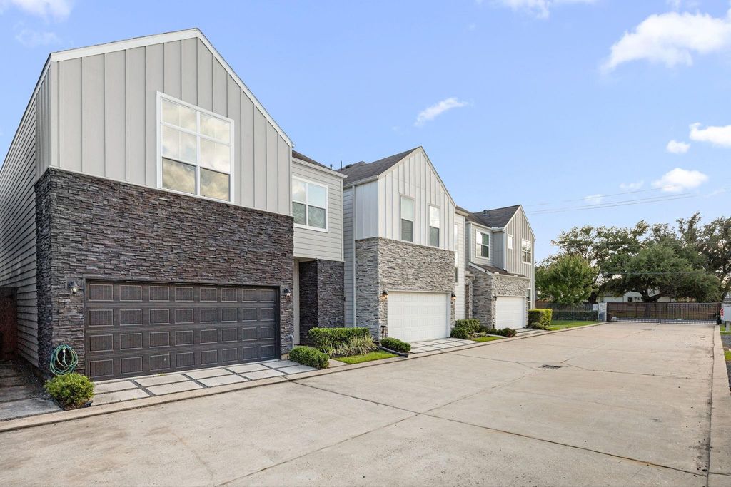 Photo of 8817 Hollister Pine Court, Houston, TX 77080 (MLS # 68511836)
