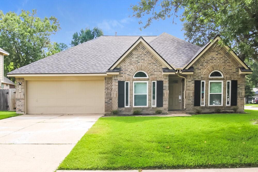 Photo of 302 Dunford Court, Highlands, TX 77562 (MLS # 89774176)
