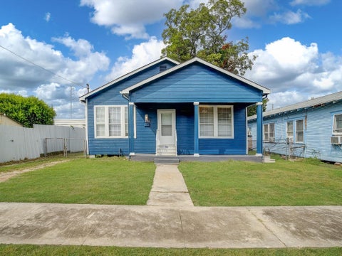 Homes For Sale - 7609 Avenue<br/> Houston, TX 77012