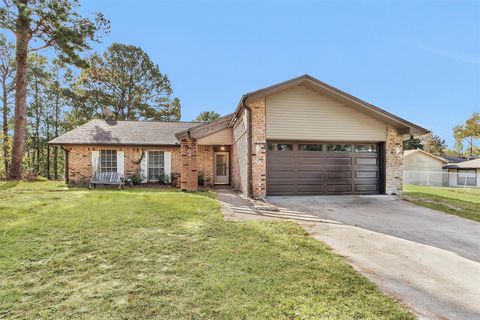 Photo of 2202 Harlow Lane, Huntsville, TX 77320 (MLS # 53718359)