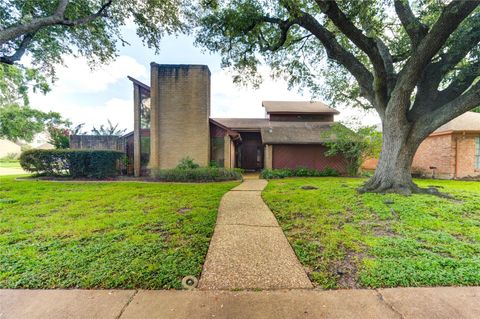 Photo of 12530 Olympia Drive, Houston, TX 77077 (MLS # 71611092)