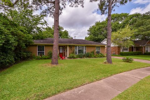 Photo of 9030 Quebec Drive, Houston, TX 77096 (MLS # 79018049) Photo of 9030 Quebec Drive, Houston, TX 77096 (MLS # 79018049)