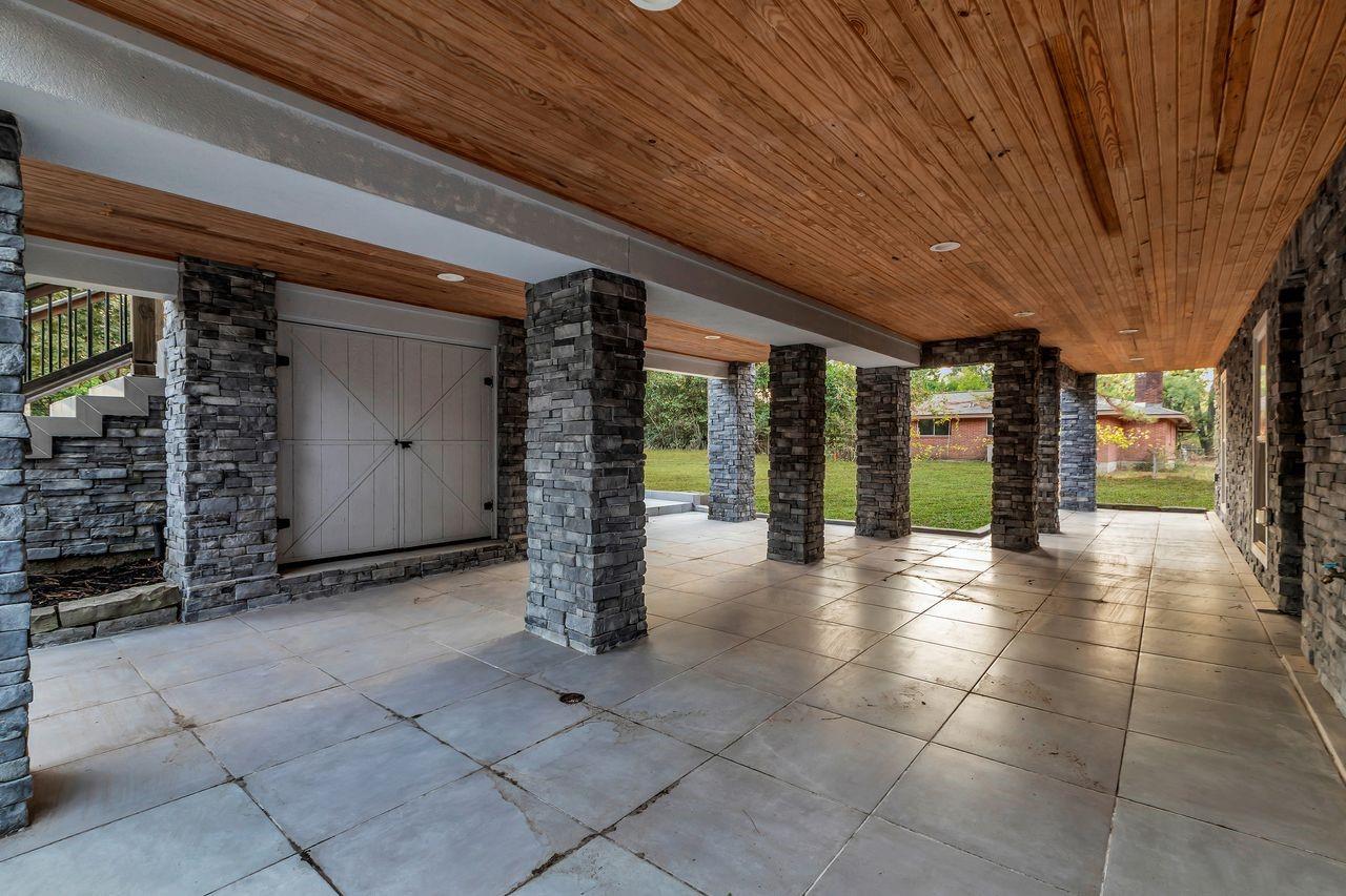 83 White Oak Drive N