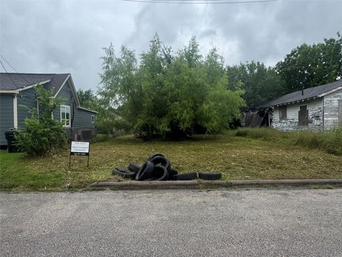 Photo of 3118 Webster Street, Houston, TX 77004 (MLS # 15479460)