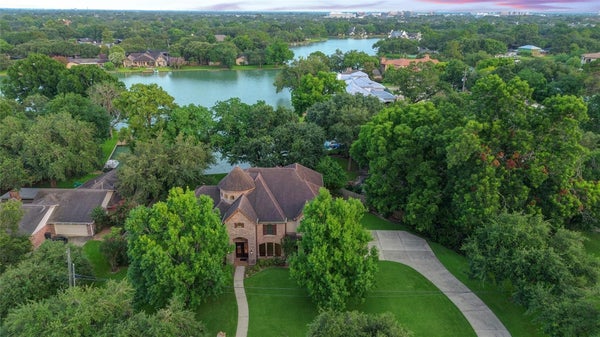 702 PIEDMONT ST, SUGAR LAND, TX 77478 - Image c6a1a29fda8d413974627c85cef3f4b1/926806557