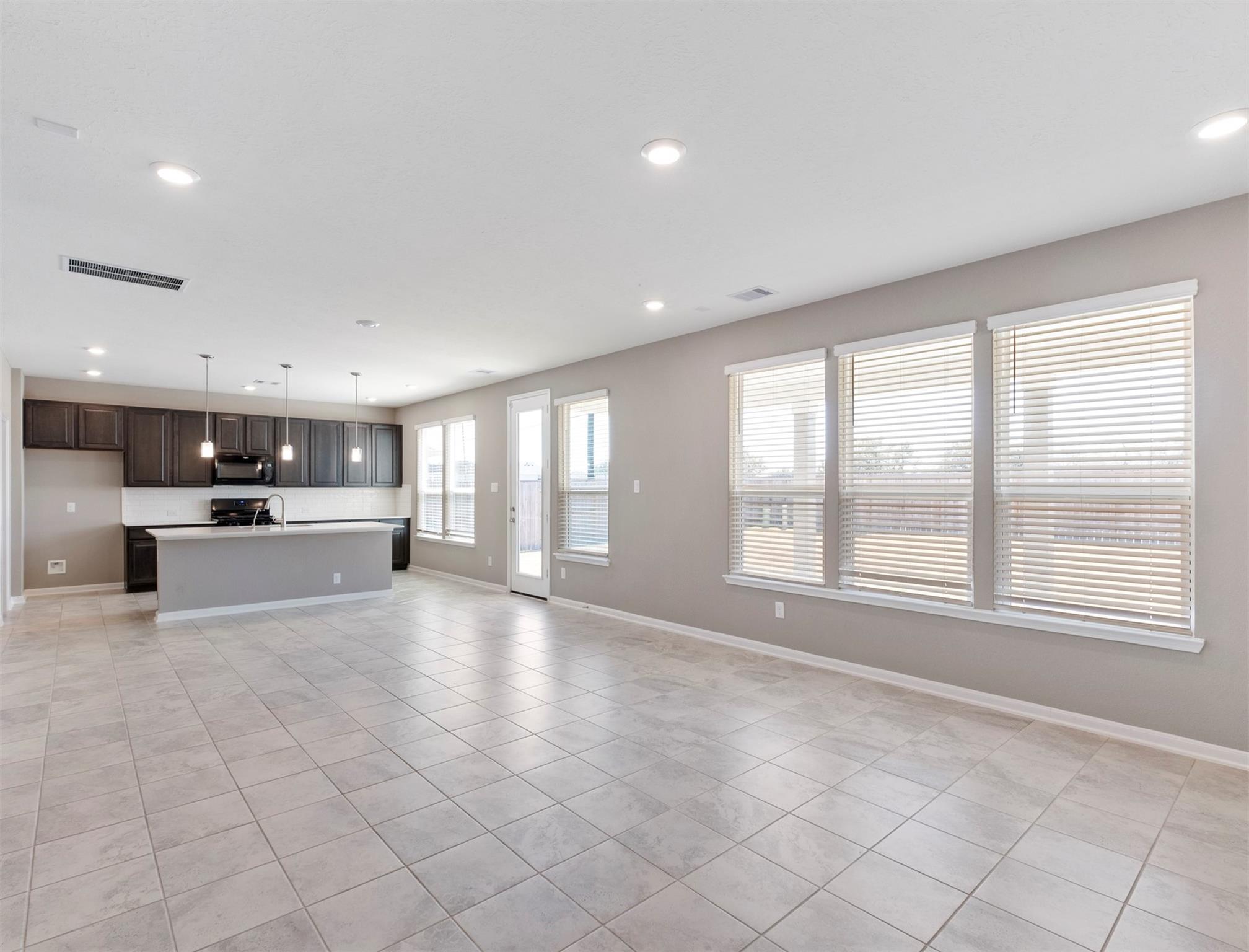 5712 Bluebonnet Lane