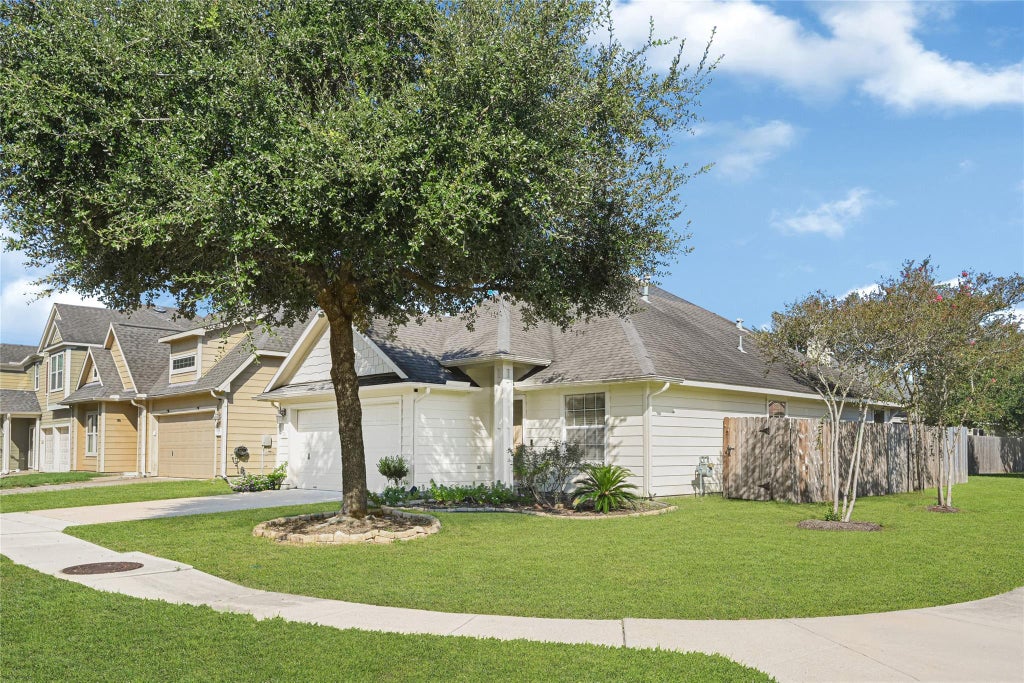Photo of 12943 Palm Leaf Court, Houston, TX 77044 (MLS # 68805694)