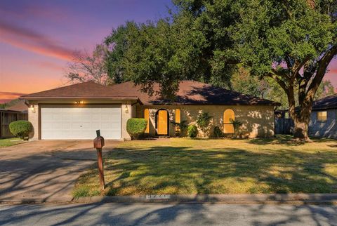 Photo of 3721 Avenue R, Rosenberg, TX 77471 (MLS # 49272346)