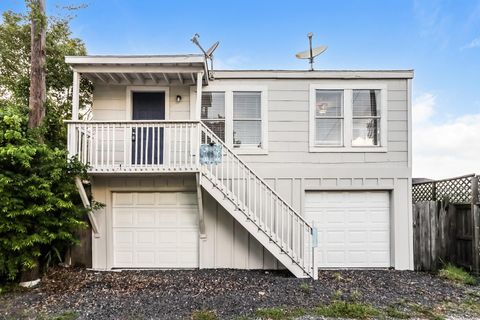 Photo of 4715 Avenue P 1/2 #rear, Galveston, TX 77551 (MLS # 78332588)