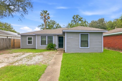 Photo of 2818 4th Avenue N, Texas City, TX 77590 (MLS # 38704129)