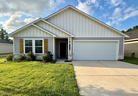 Photo of 302 Del Monte Drive, Huntsville, TX 77320 (MLS # 24373828)