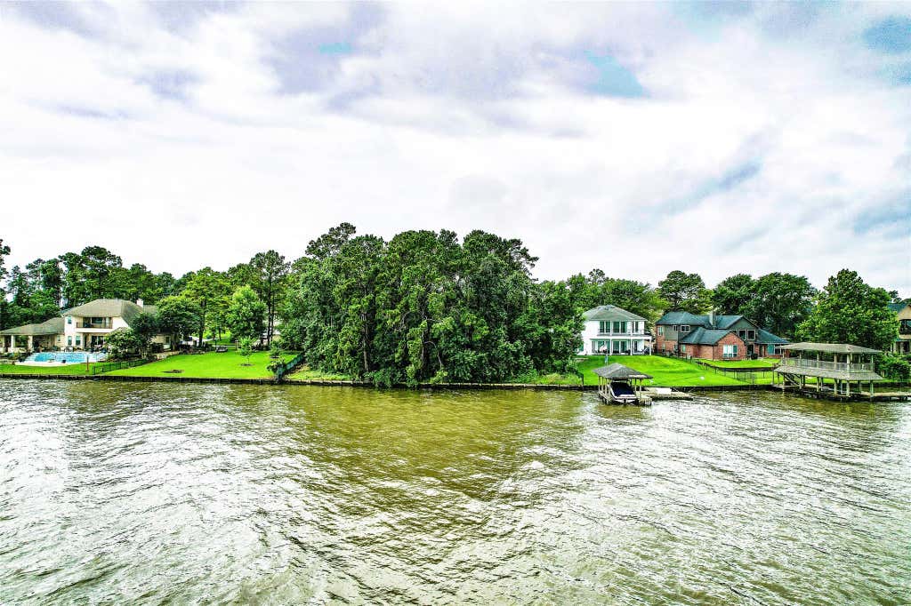 Photo of 19327 Aquatic Drive, Houston, TX 77346 (MLS # 78689858)