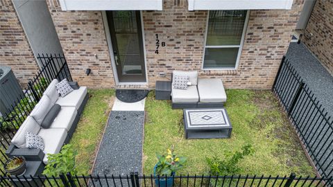 Photo of 1274 N Post Oak Road #B, Houston, TX 77055 (MLS # 17295073)