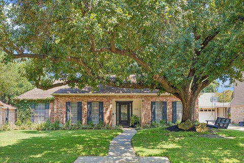 Photo of 11010 Overbrook Lane, Houston, TX 77042 (MLS # 45423612)