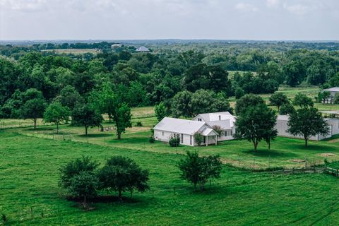 Photo of 2734 Blue Hole Road Rd, Bleiblerville, TX 78931 (MLS # 69590707)