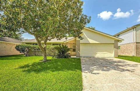 Photo of 16818 Dutch Ridge Drive, Sugar Land, TX 77498 (MLS # 83859101)