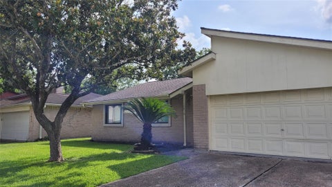 Photo of 16818 Dutch Ridge Drive, Sugar Land, TX 77498 (MLS # 83859101)