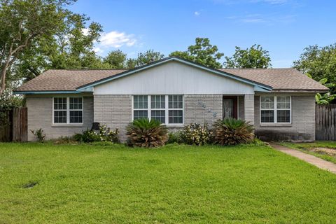 Photo of 1416 N Avenue F, Freeport, TX 77541 (MLS # 47215144)