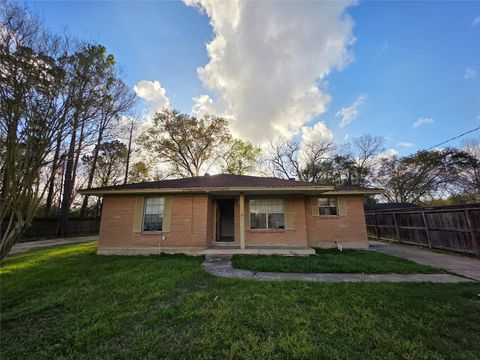 Photo of 10424 Ballantine Street, Houston, TX 77075 (MLS # 17919203)