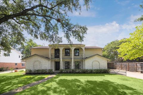 Photo of 2723 Bernadette Lane, Houston, TX 77043 (MLS # 55184731)