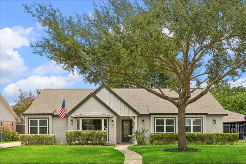 Photo of 1134 Thornton Road, Houston, TX 77018 (MLS # 77642680)