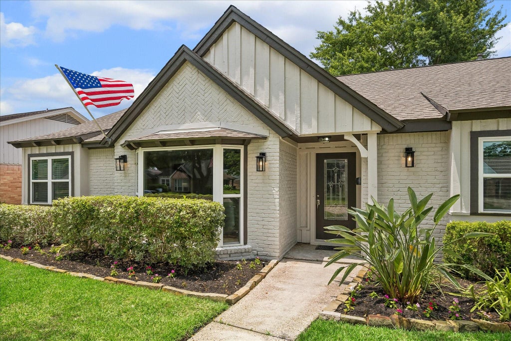 Photo of 1134 Thornton Road, Houston, TX 77018 (MLS # 77642680)