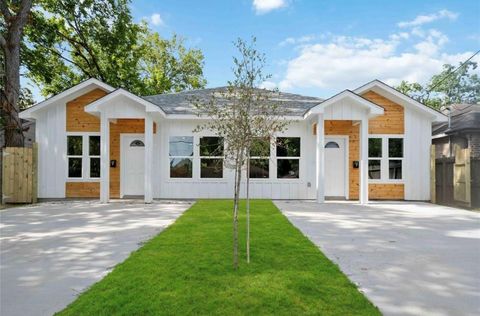 Photo of 4506 Phlox Street #B, Houston, TX 77051 (MLS # 14216896)