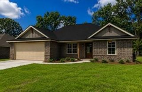 Photo of 807 W State Street, Madisonville, TX 77864 (MLS # 10050817)