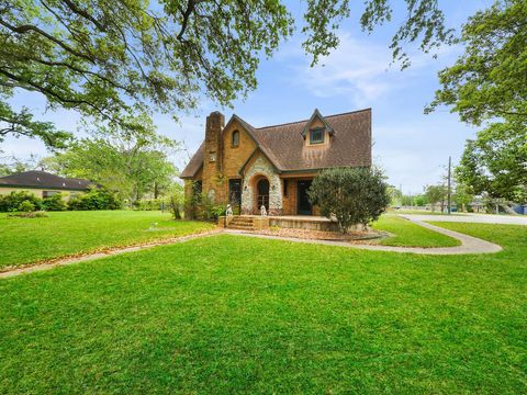 Tiny photo for 229 E Cedar Street, Angleton, TX 77515 (MLS # 58022457)