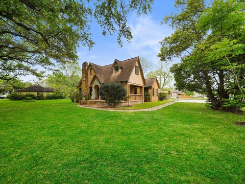 Tiny photo for 229 E Cedar Street, Angleton, TX 77515 (MLS # 58022457)