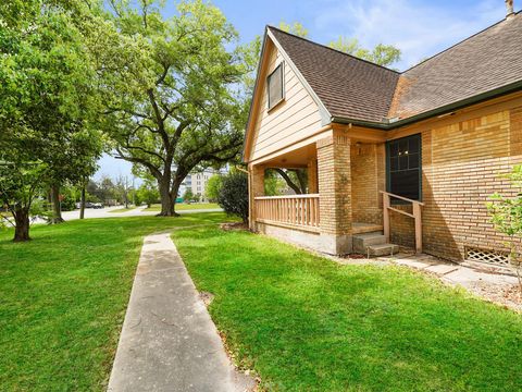 Tiny photo for 229 E Cedar Street, Angleton, TX 77515 (MLS # 58022457)