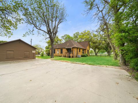 Tiny photo for 229 E Cedar Street, Angleton, TX 77515 (MLS # 58022457)