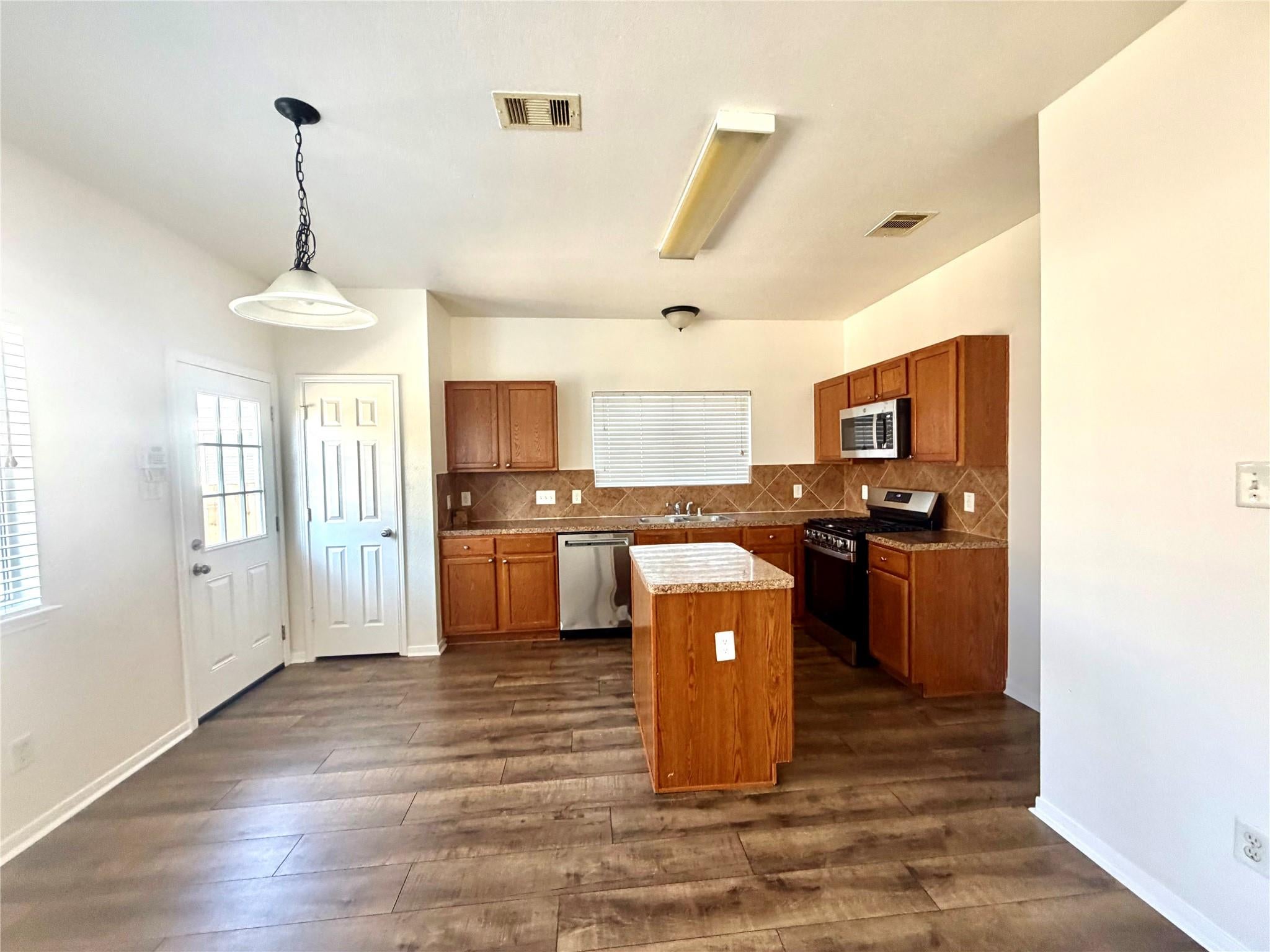 20706 Settlers Lake Circle N