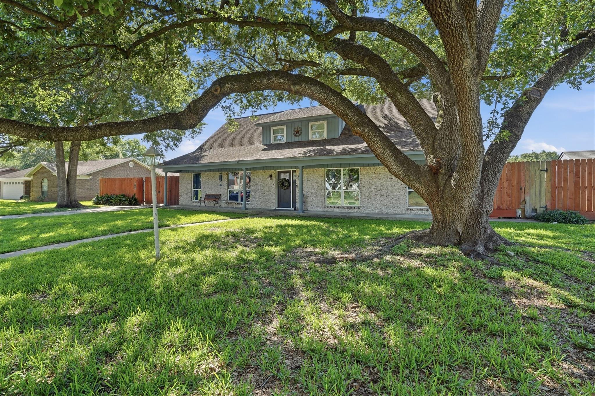 15721 Juneau Ln