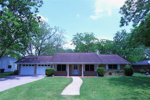 Photo of 115 Irwin Road, West Columbia, TX 77486 (MLS # 71628681)