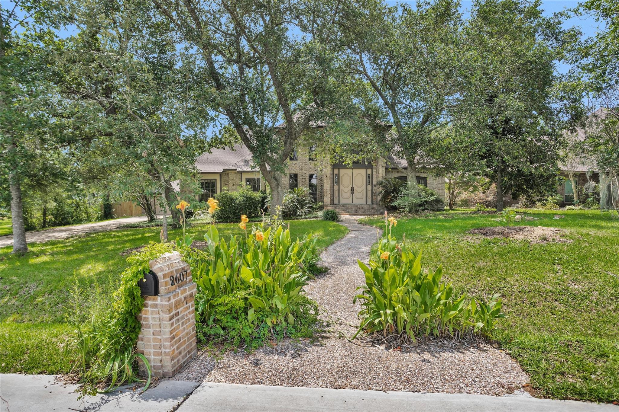2607 Rip Van Winkle Dr