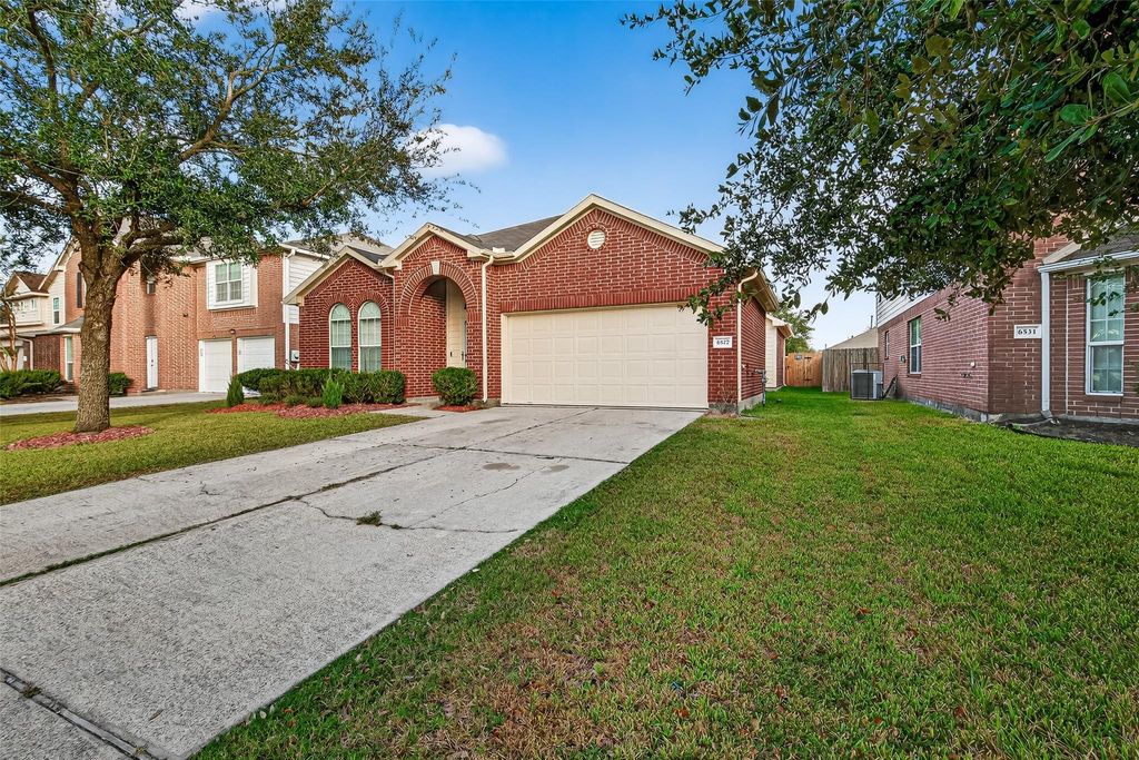 Photo of 6527 Capridge Drive, Houston, TX 77048 (MLS # 38009515)