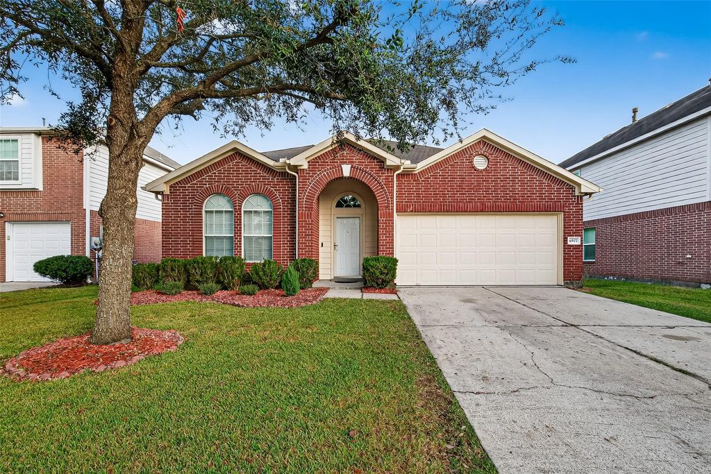 Photo of 6527 Capridge Drive, Houston, TX 77048 (MLS # 38009515)