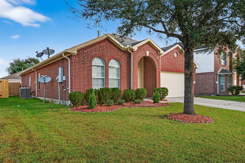 Photo of 6527 Capridge Drive, Houston, TX 77048 (MLS # 38009515)