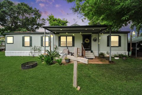 Photo of 204 Edith Street, Highlands, TX 77562 (MLS # 55775058)