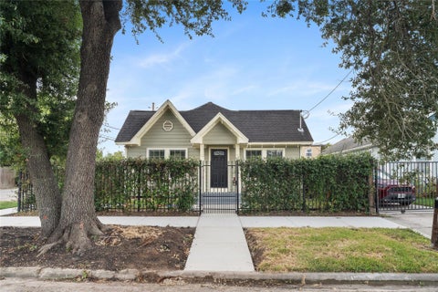 Photo of 5256 Leeland Street, Houston, TX 77023 (MLS # 42522958)