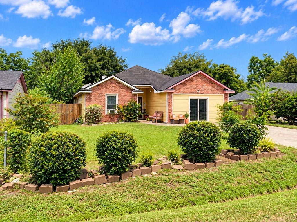 Photo of 5021 Paula Street, Houston, TX 77033 (MLS # 49879587)