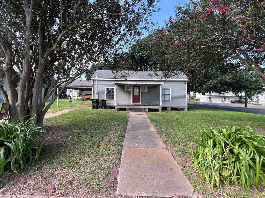 Photo of 521 W Caney Street, Wharton, TX 77488 (MLS # 36492489)