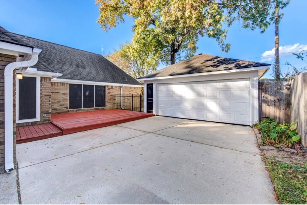 Photo of 5931 Thom Road, Humble, TX 77346 (MLS # 97224669)