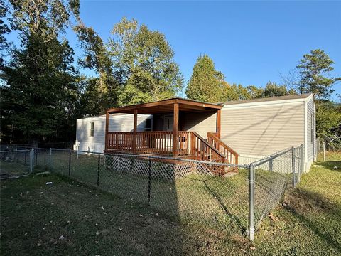 Photo of 649 Ponderosa Drive, Onalaska, TX 77360 (MLS # 94539008)